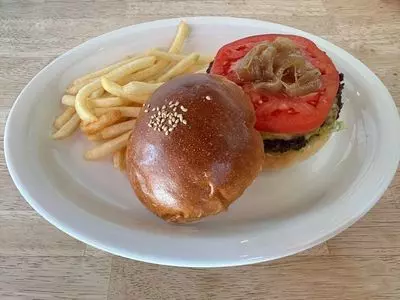 シェアーズ（NEW YORK STYLE BRASSERIE SHARES）