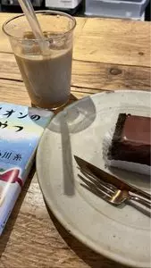 ジュウニブンベーカリーカフェ（JUNIBUN BAKERY CAFE【旧店名】二足歩行 コーヒーロースターズ）