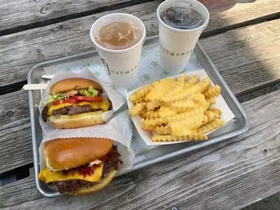シェイク シャック 外苑いちょう並木店