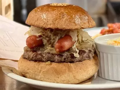 エイチズバーガー スタンドアンドバー（H'sBurger stand&Bar）