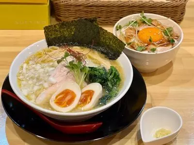鶏白湯ラーメン ぱいず オリオン通り店