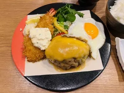 手作りハンバーグ卵