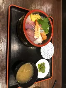 まるかみ水産 新宿店