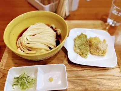 手打ちうどん 上を向いて