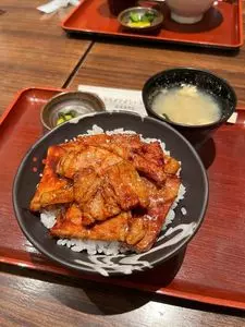 ドライブインいとう豚丼名人 新千歳空港店
