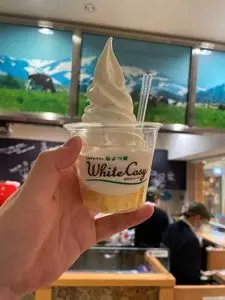 ミルク&パフェ よつ葉ホワイトコージ 新千歳空港店