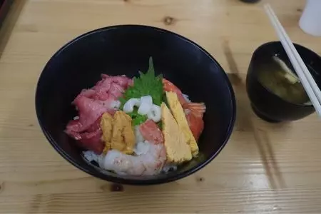 塩釜仲卸市場 マイ海鮮丼コーナー