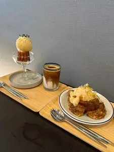 HELLO COFFEE&WINE（ハロー コーヒー&ワイン）