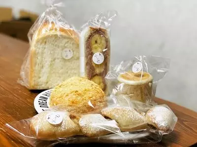 &パン 十色（といろ）