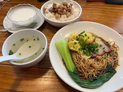 香港麺 新記 四谷三丁目店