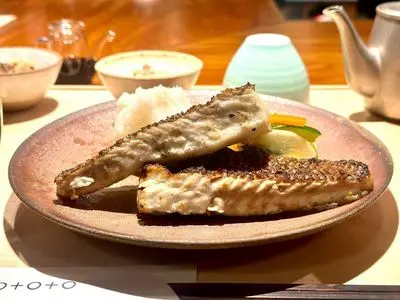 青山 おとと（〇＋〇＋〇）