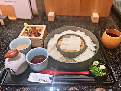花山うどん 羽田エアポートガーデン店