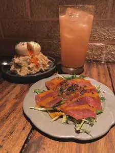 お酒と洋風ごはん おむかい