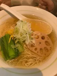 小さな野はらの木の下で
