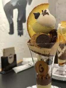 夜パフェ専門店 モモブクロ