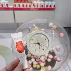 OLIVE YOUNG 明洞本店 1枚目