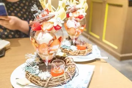パティスリー アンド カフェ デリーモ（Pâtisserie & Café DEL'IMMO）