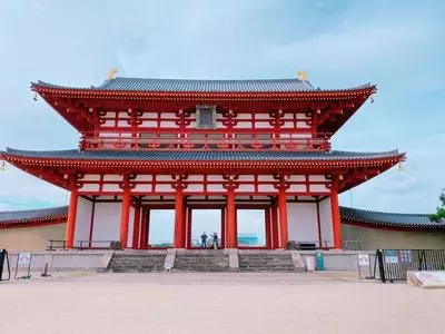 朱雀門ひろば