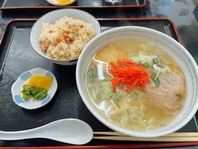沖縄そば屋（おきなわそばや）