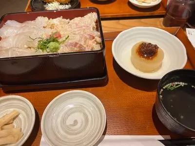 豊洲場外食堂魚金