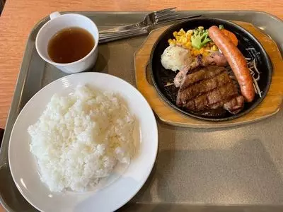 カフェ＆ジンギスカン ファームダイナー（カフェ&ジンギスカン FARM DINER）