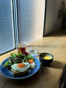 ジュウニブンベーカリーカフェ（JUNIBUN BAKERY CAFE【旧店名】二足歩行 コーヒーロースターズ）