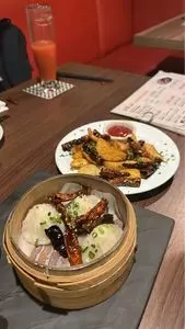 赤い壺