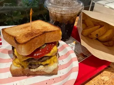 BAKERY & BURGER JB'S TOKYO（ベーカリー＆バーガー ジェイビーズ トウキョウ）