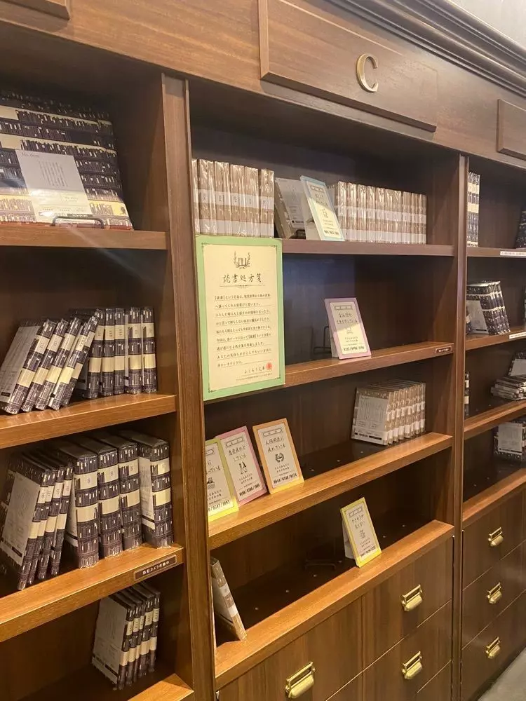 2. 梟書茶房｜ 池袋で本を読みながらくつろげるおしゃれな喫茶店 2枚目