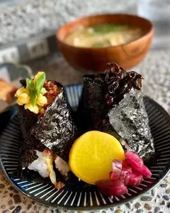 おにぎり専門店 Onigiri Hina（オニギリ ヒナ）
