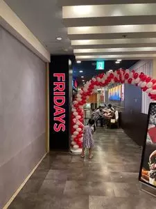 TGIフライデーズ お台場アクアシティ店（ティージーアイ フライデーズ）