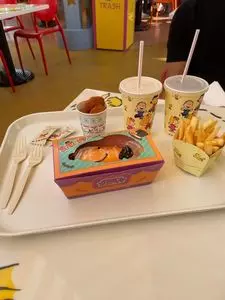 スヌーピー・バックロット・カフェ（Snoopy’s Backlot Cafe）