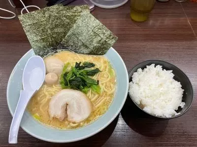 横浜家系ラーメン 魂心家 平塚店（ヨコハマイエケイラーメン コンシンヤ）