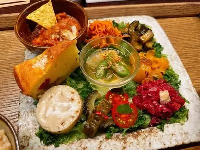 ローゼン ファームズ カフェ（RAWZEN FARMS CAFE）