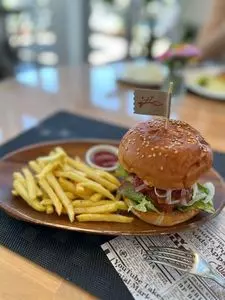 MARINA RESTAURANT TRIM（マリーナレストラン トリム）
