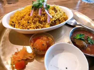 マロロガ バワン（MAROLOGA Bhavan）