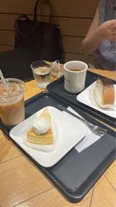 5 CROSSTIES COFFEE エキュートエディション横浜店（ファイブ クロスティーズ コーヒー）