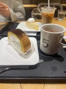 5 CROSSTIES COFFEE エキュートエディション横浜店（ファイブ クロスティーズ コーヒー）