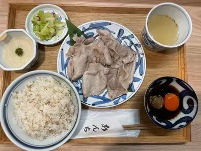 あんちすてーき とろろ麦めし 豚丸