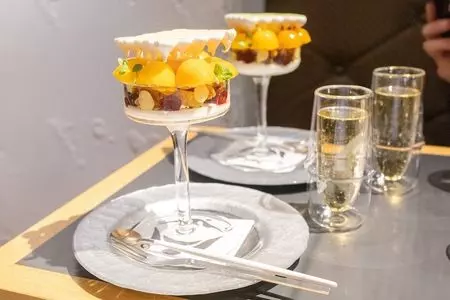 夜パフェ専門店 モモブクロ
