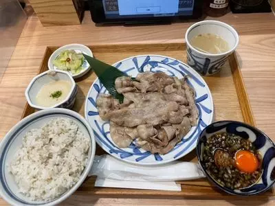 あんちすてーき とろろ麦めし 豚丸