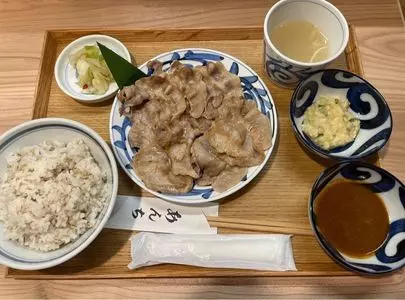 あんちすてーき とろろ麦めし 豚丸