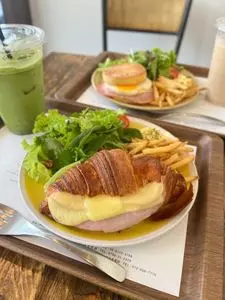 サニーサイド 夙川グリーンプレイス店（Sunny Side）