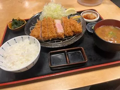 嬉嬉豚 とんかつ 「君に、揚げる。」(極)