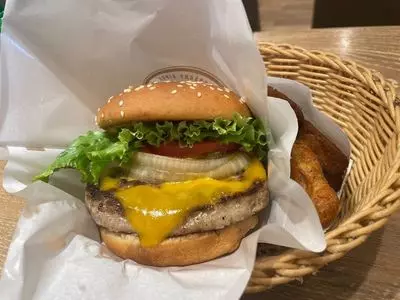 フレッシュネス バーガー 日本橋三井タワー店（FRESHNESS BURGER）