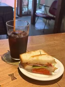 カフェ ビブリオティック ハロー!（Cafe Bibliotic Hello!）