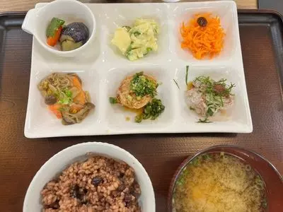 モーマム ユーカリが丘店（momom）