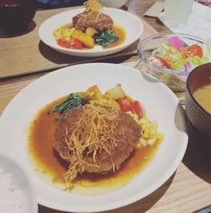 ハンバーグ家 シゲゾウ（ハンバーグ家 Shigezo）