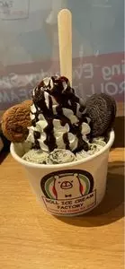 ROLL ICE CREAM FACTORY　横浜・山下公園ナナイロビル店
