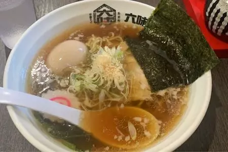 博多あご出汁中華そば 六味亭（ロクミテイ）